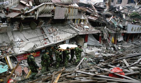 小猫日记当年汶川地震中捐款185元的残疾小乞丐龚忠诚后来怎么样了?